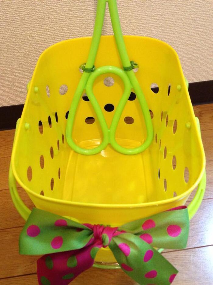 nagatoaya◀︎他の投稿もチェックしてね💕 ダイソーで300円でおままごと用の ベビーカーを見つけて、 スリコの既に持ってるけど気になって買ってしまった🙈❤️ スリコの方が見た目可愛いし 作りもしっかりしてるけど、 ダイソーは300円で安いし軽い✨ いつもスリコ