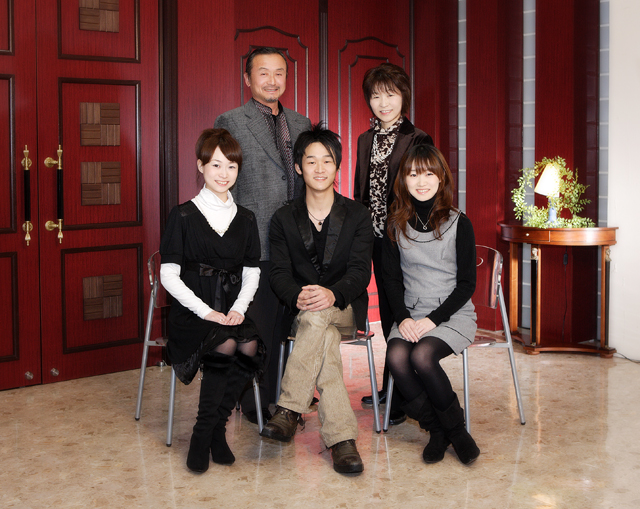 家族写真はスタジオや写真館で！カジュアルな服装もおすすめ - NICE PHOTO STUDIO ナイス写真館羽根木・世田谷