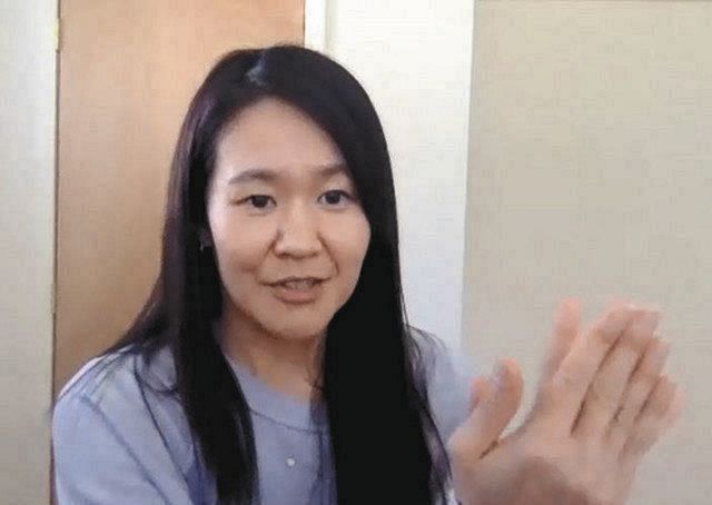 髪の毛のことで何かアドバイスある？ 私はハーフなんだ。 白人のママに育てられたから、家族で私だけ黒人なの。 だから髪の毛のこと教えてくれる人がいないんだよね。前の方は綺麗でいい感じなんだけど、後ろはパサパサなんだ。 : r BlackHair