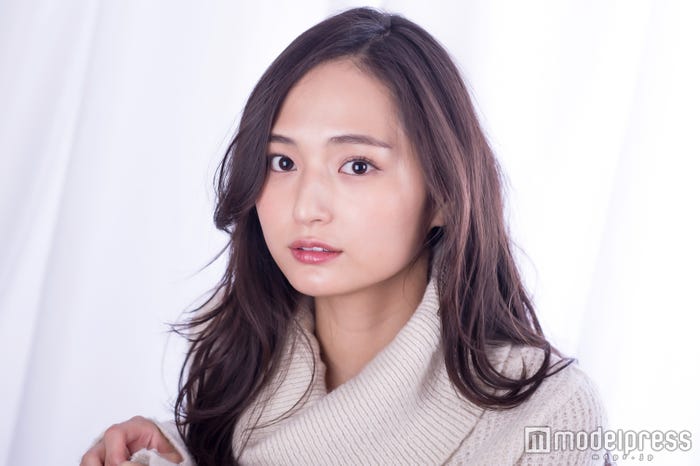 山賀琴子がプロデュースするジュエリーブランド「ENELSIA」、2022 Winter Collectionを11月21日 月 より発売株式会社newnのプレスリリース