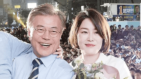 河野外務大臣による文在寅韓国大統領表敬外務省