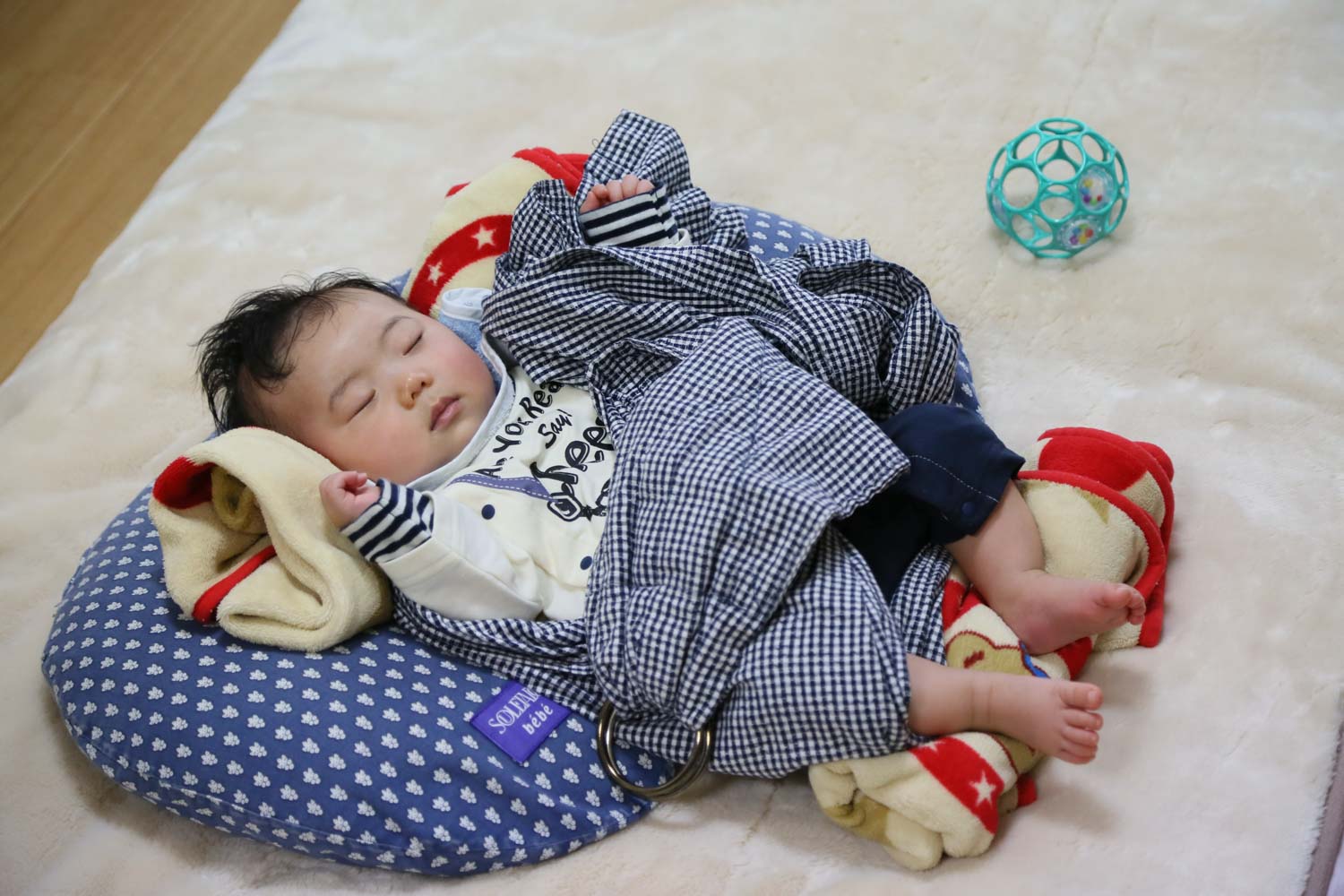 うねうね、ブルブル、ばたん💤, 産まれたての赤ちゃんと特有の動き💓, 天使のような愛くるしさですよね👼,赤ちゃんが寝ているときは、できるだけママ・パパもゆっくり休んでくださいね🌈, こちらの素敵な動画は @na.yo_mom.dad さんの動画です。,@na.yo_mom.dadさまのアカウントはとっても素敵な投稿ばかりですので、みなさんもぜひご覧になってみてくださいね😍,