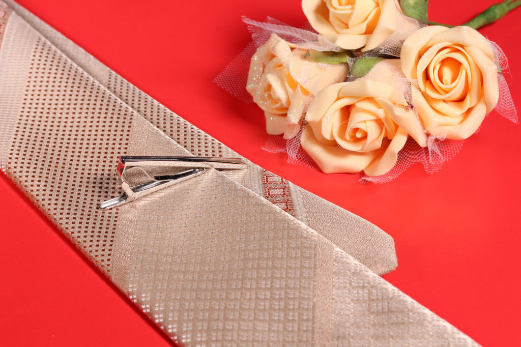 結婚式のネクタイピンの選び方 ビジネスシーンとの違いは？身嗜みオリーブオイルをひとまわし