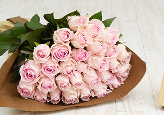 12本のバラの花言葉と意味プロポーズや記念日に選ばれる理由と贈り方ガイド – 花・花束の通販サイトHanaTaku