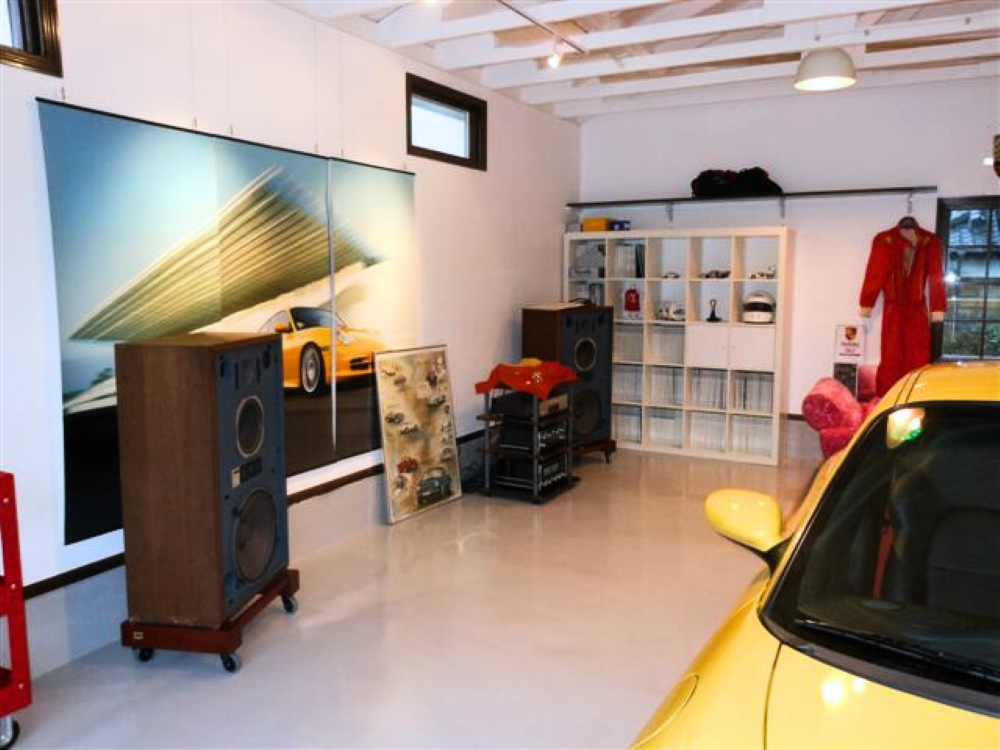 ガレージを開ければそこはもう別世界！大人の秘密基地 - MOANA BUILDERS株式会社平野