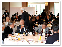 偲ぶ会・お別れ会の平服はコレ！男性・女性別にマナーを1分でチェック！おわりのはじめかた