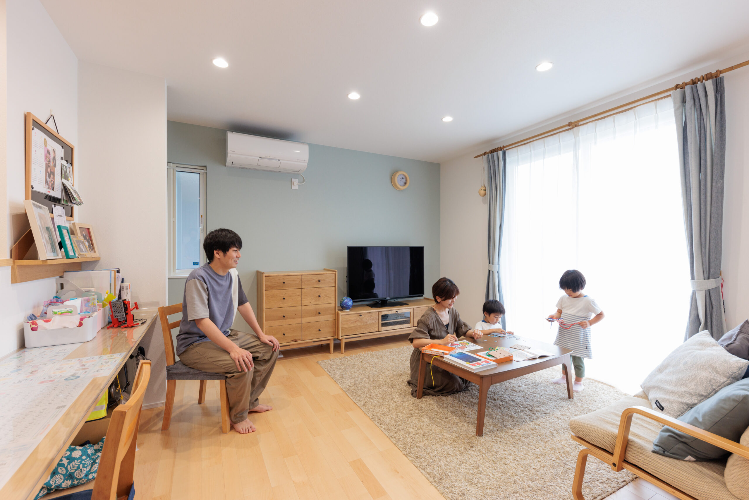 スカイテラスで家族が憩う、完全分離型の狭小二世帯住宅 - 株式会社BLISS ブリス