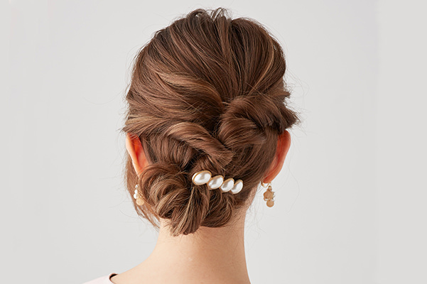 結婚式 お呼ばれヘアアレンジ♡シンプルで上品なミディアムの髪型HAIR