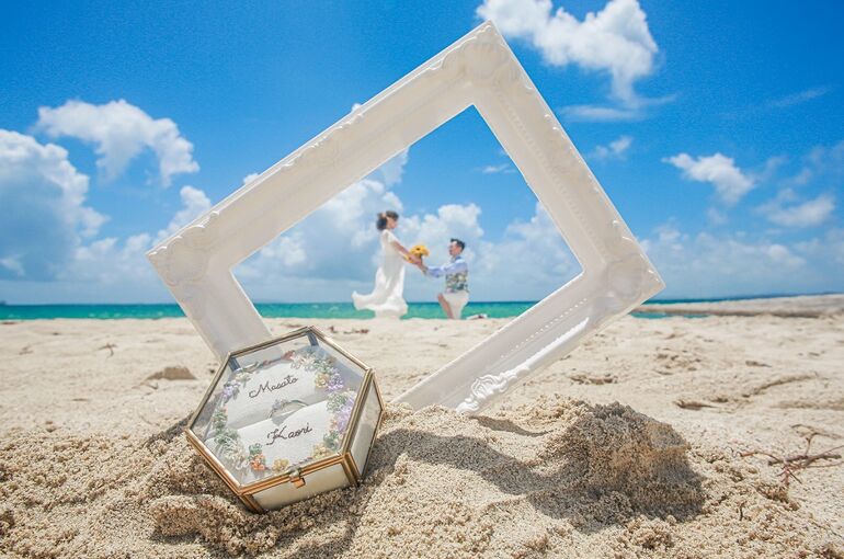 花を誕生日のプレゼントに！カップルお二人がとても素敵な写真立てを手作りされました東京・表参道・青山プリザーブドフラワーアレンジメント教室「花学校」初心者でも1回でおしゃれに手作りする！お花レッスン