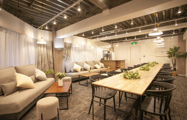 ホテルのお部屋でいつもと違う日常を楽しむ ラブホ女子会なら心斎橋、鶴橋のローズリップス 推し会応援中！カラオケ無料