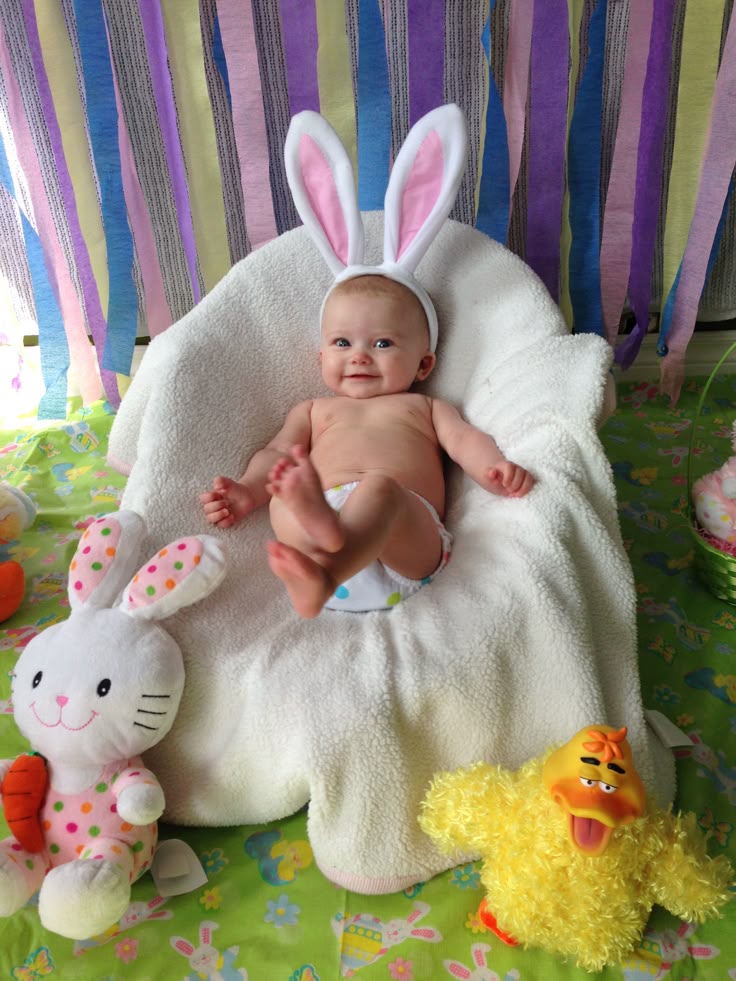 赤ちゃんたちはイースターのエッグハント中🥚 おや？カゴから、ひとつたまごが落ちちゃったみたい！ たまごはコロコロ転がっていきます 。「あ！たまごが！まって〜」 たまごと追いかけっこの始まりです✨シルバニアファミリーシルバニアsylvanianfamilies