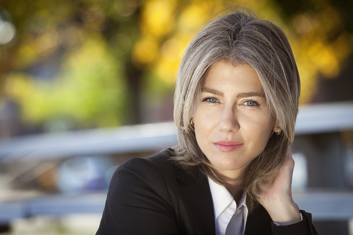 近藤サトさんが『徹子の部屋』に登場。着物の魅力を語る「40代からグレイヘアに！ 白髪染めもお化粧もやめました」過去にしがみつかず、潔く何かを手放そう芸能婦人公論.jp