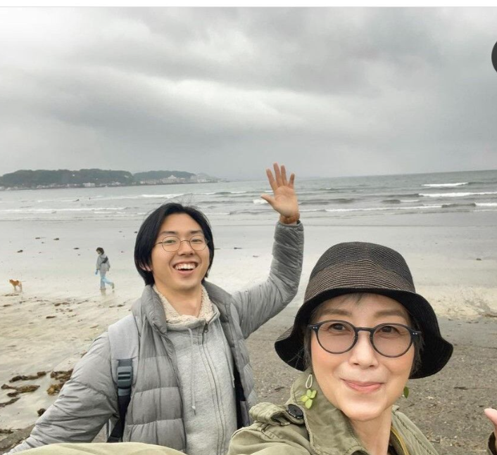 ふにゃけた顔が何だか 」手塚理美、俳優の息子と2ショットが話題に「理美さんにソックリですね」父は真田広之：「おっ！」でつながる地元密着のスポーツ応援メディア西スポWEB OTTO