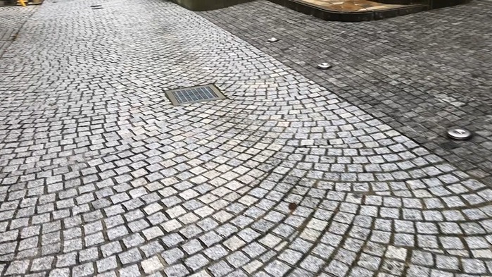 神楽坂『ハートの小路』窓をあけてごらん