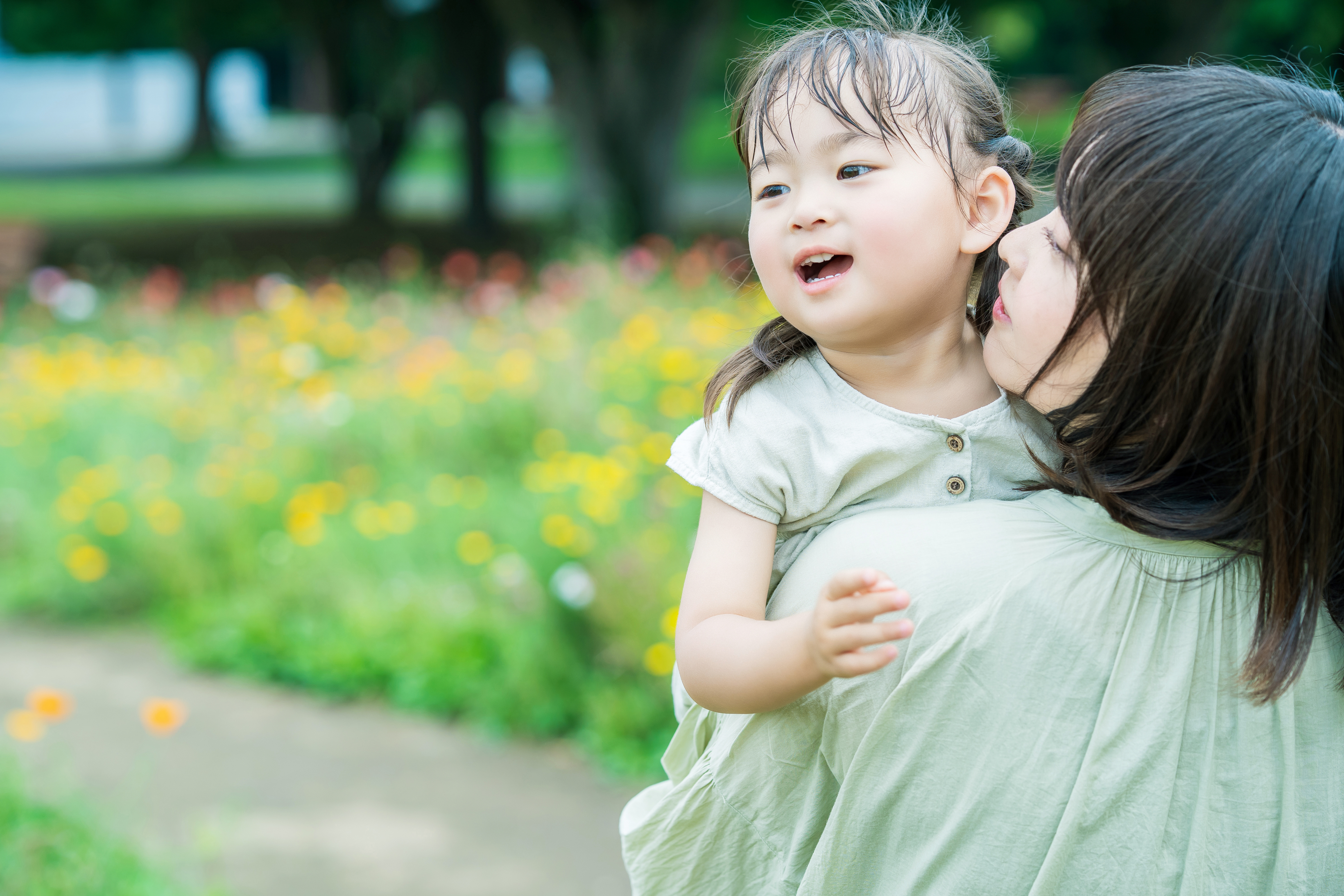 2歳 食事中に食べ物を投げる子ども。しかってもやめないときはどうすればいい？Baby-mo ベビモ