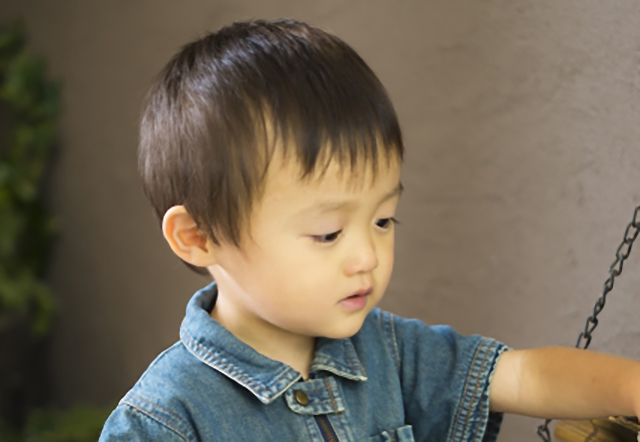 キッズカット男の子の伸びた前髪の切り方！アシンメトリ