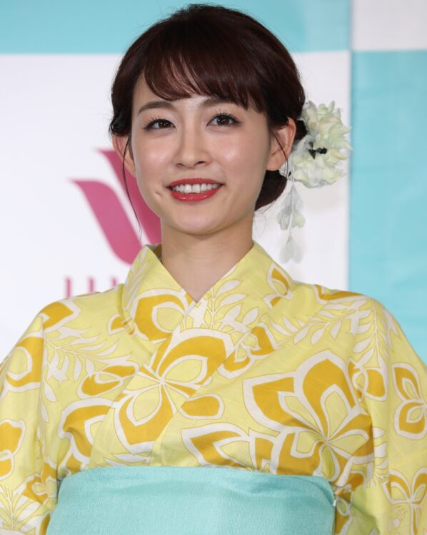 テレ朝・弘中綾香アナ：浜辺美波とエクササイズに挑戦 未成年の悩みも解決 「ひろなかラジオSP」で - 毎日キレイ