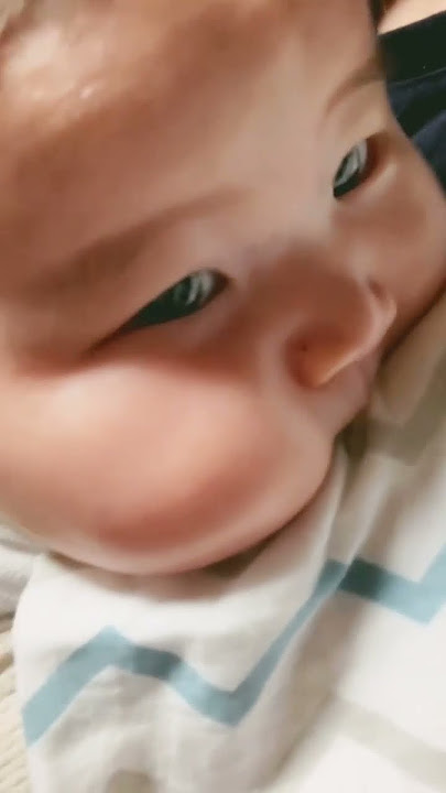 こぼれ落ちそう 」ぷにぷにほっぺが可愛すぎる赤ちゃん「ぷるぷる過ぎる」「頬袋みたい」まいどなニュース