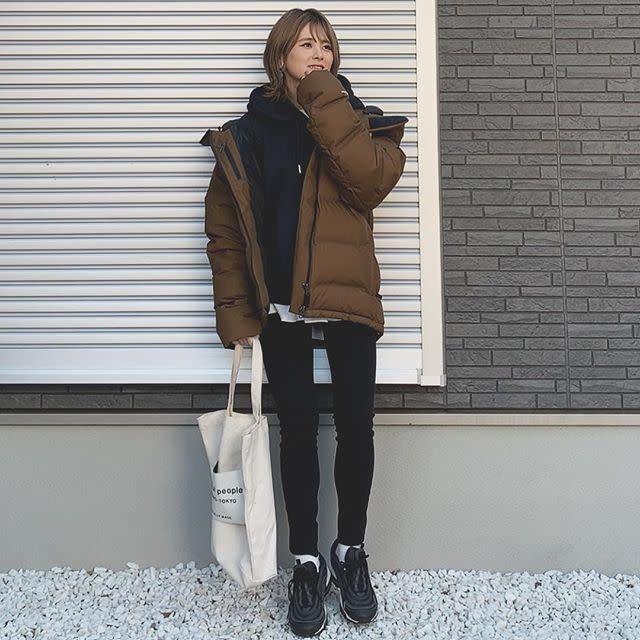 リクエスト投稿🌱 遠足 旅行に使えそうなコーデ集🫶 たっくさんリクエストをいただいていた 遠足とか旅行に使えそうなコーデ撮ったよ！ .服装に決まりがある子が多いので スニーカー パンツ 大容量バッグ縛りで🐏 . 遠足とか修学旅行だったら5月とか10月に向けて