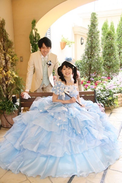 お色直しにおすすめのツインテール＆ツインポニー6選♡大人可愛い花嫁ヘアに 今週のスタスナ omotte magazine fromANNIVERSAIRE記念日にまつわるマガジン