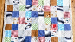サイズアウトしたベビー服をリメイクして、世界にひとつのブランケットに - KATAKULI-札幌で、ベビーキッズママの布小物や洋服 をハンドメイドしています
