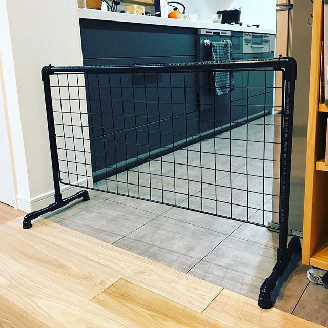 IKEAの布とミネラルウォーターのダンボールで ベビーゲートを手作り - TREASURE日記 トレジャー日記