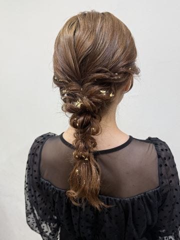 結婚式のお呼ばれに好印象なダウンスタイル 8選 簡単な巻き髪も紹介美的.com