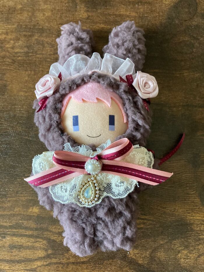 久しぶりのソーイング🪡 スヌーピーぬいぐるみ用の服を作りました。 無料型紙工房ことろ @cotoro_netさんの型紙を利用させていただきました。 ラグランTシャツは、メルちゃん用型紙で作ったらパツパツだったので、ダッフィー用を縮小して作り直しました。デニムパンツ