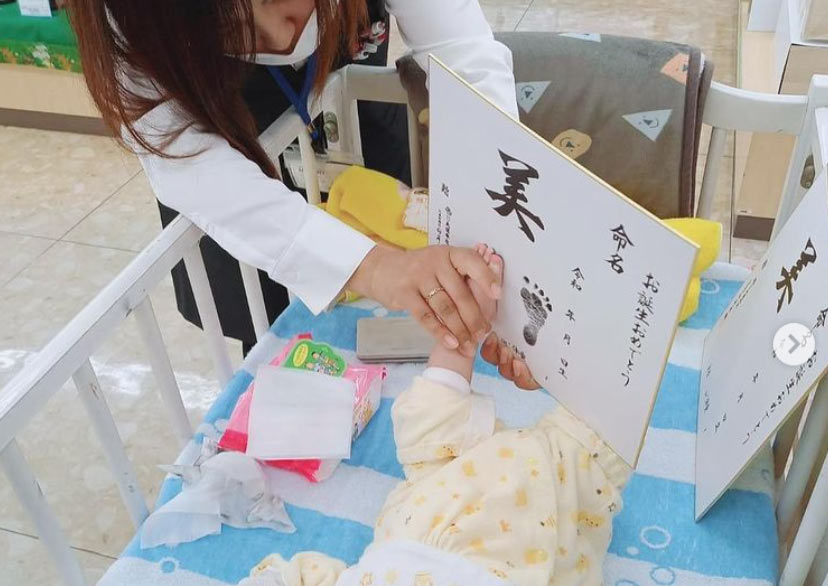 シンプルだけどこだわり抜いた一生ものの 手形足形 フォトフレームエンジェルメモリーズ 赤ちゃん 手形 足形 インク キット ベビー フォトフレーム写真立て 手形 足型 赤ちゃん メモリアル 出産祝い 出産内祝い 内祝い 出産 お返し ハーフバースデー １歳記念 手足型