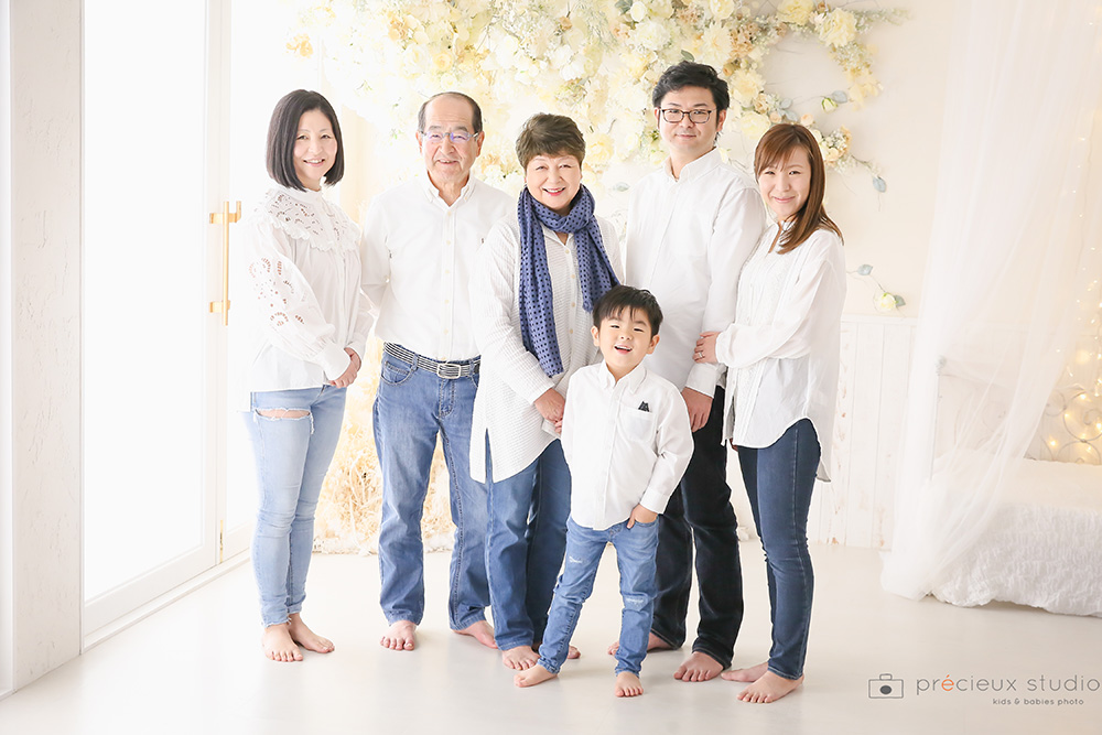 家族写真ってどんな服装でいけばいいの？創寫舘 そうしゃかん 愛知・岐阜の写真スタジオ
