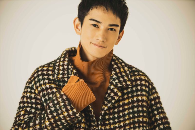 町田啓太さん「僕には姉と妹がいて、女性に囲まれて育ちました」VERY