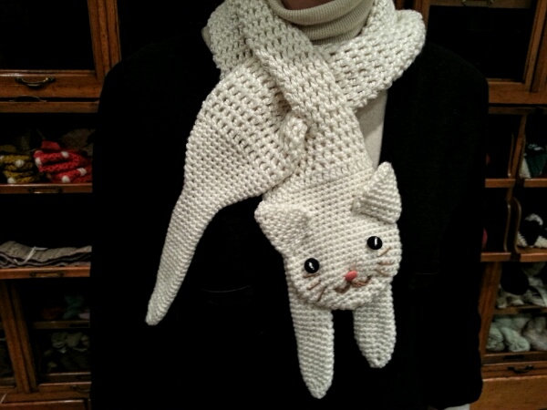 new!! * マフラー🧣 * ボタンが自分でとめられるように少し大きめボタンに。 * 小さな手で一生懸命な顔を見るといつの間にかこっちも息止めてる笑 * ボタン一人で出来たよーって にっこりしてほしいなと思ってます❤︎ * 12月20日 ハコイチにて販売予定です！* 福岡