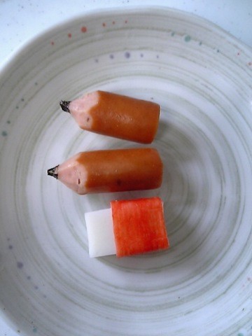 簡単かわいい運動会のお弁当レシピ！ 赤白帽子をかぶった顔むすび