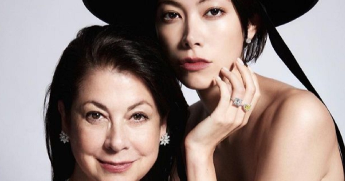 エンタがビタミン♪ 森星が母とグラビア撮影。抜群のスタイルと美貌に「絵になる」「美人親子」と称賛の声。Techinsight テックインサイト 海外セレブ、国内エンタメのオンリーワンをお届けするニュースサイト