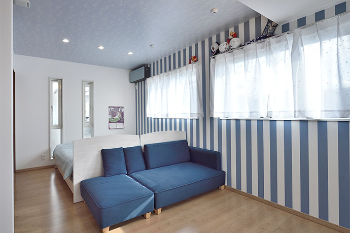 おしゃれな子供部屋クロスの天井、白い壁の画像 75選 - 2025年10月Houzzハウズ