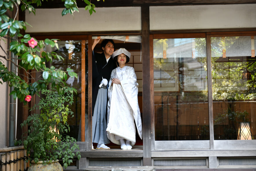 奈良ホテル奈良ホテル 所縁のある神社での神前式から人力車での花嫁行列。歴史あるホテルで二世代結婚式ホテルウエディングお洒落花嫁に選ばれるホテル結婚式サイト