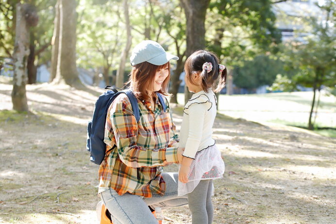 親子遠足のママコーデ 季節・天候別の服装の正解は？便利なアイテム集もVERY