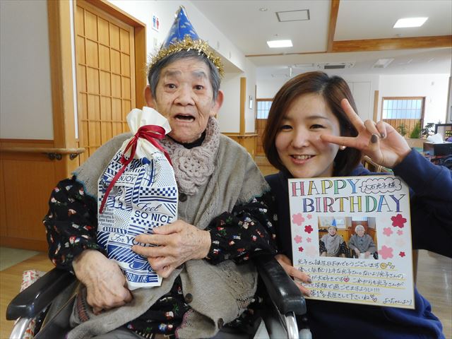 ２階 ５月のお誕生日会の様子！ グループホームみんなの家・新川崎 介護ブログ スタッフブログＡＬＳＯＫ介護株式会社