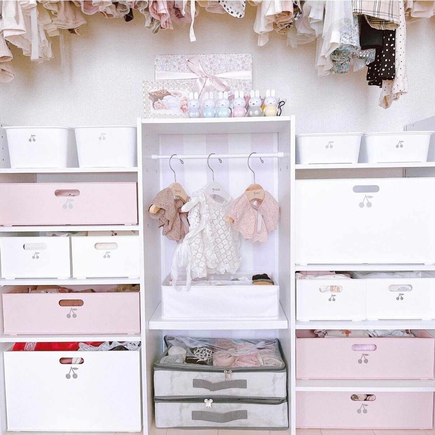 自分でお片付け カラーボックスで子供服を収納するテクが凄い！長く使えるアイデアまとめインテリアまとめサイト -LUV INTERIOR