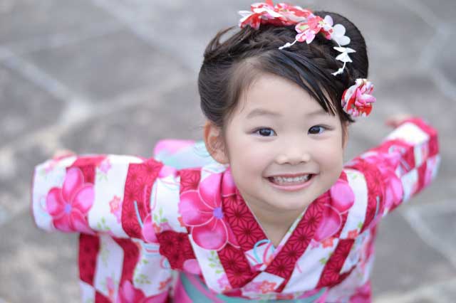 子どものお団子ヘアのやり方！夏祭りや発表会に簡単ヘアアレンジantenna アンテナ