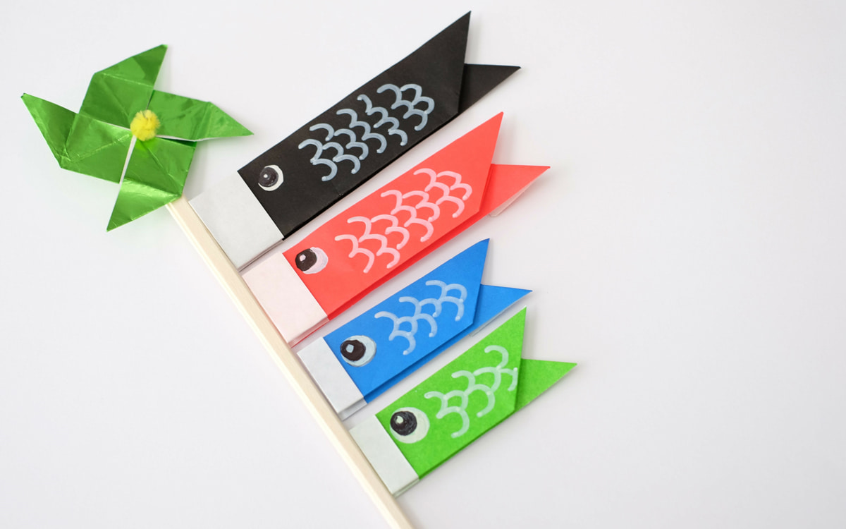 こどもの日 画用紙と100均のかわいい付箋で ﻿こいのぼり作りました🎏 ﻿ ﻿ 一番上は夫作﻿ ﻿かわいくできたから壁に貼ってみよう🎶 ﻿ 鯉のぼりはすぐにしまわなくて平気かな💭 ﻿ ﻿ 子供の日端午の節句鯉のぼりこいのぼり鯉のぼり製作手作り鯉のぼり子供と工作