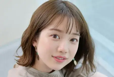 弘中綾香アナのプライベートに密着！素顔を写したフォトブック「ひろなかのなか」発売 - ライブドアニュース