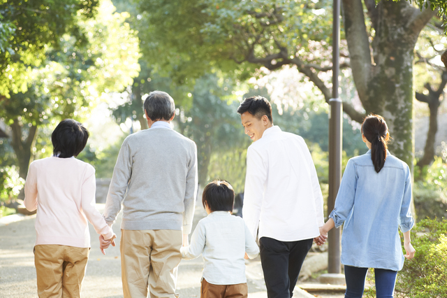 幸せそうな家族 の Stock フォトAdobe Stock