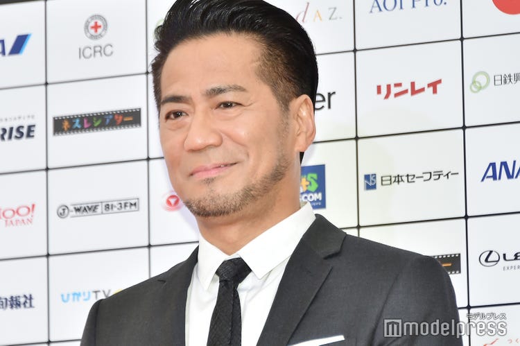 水嶋ヒロ、髪バッサリ！娘に認識されず焦るも大好評「若返った」「かっこいい」シネマトゥデイ