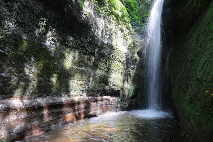 桃川のおたきさま｜村上市にある神秘の滝！畏敬と親しみの込められた「おたきさま」とは？ - 素晴らしき日本の景色たち