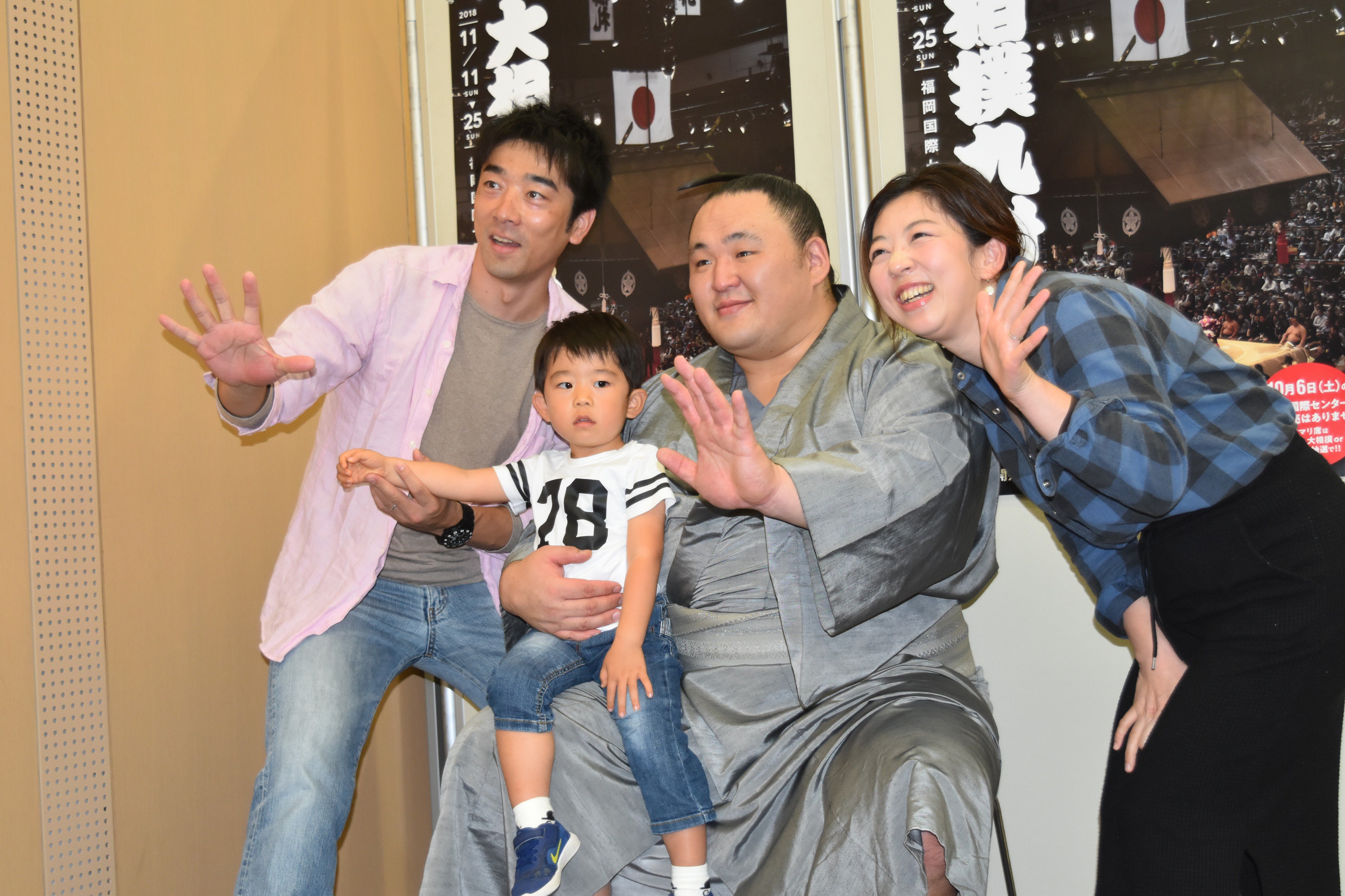 楽天市場 軽量 スリング キッズ 抱っこサポート 赤ちゃん ベビースリング コンパクト 抱っこ紐 サイズ調節可能 新生児 抱っこひも 授乳用ヒップシート 片手抱っこ 抱っこサポート パパママ兼用 出産祝い 肩キャリア 斜め掛け ベビー : エーエムエ