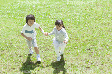 手を繋ぐ 歩くイラスト無料イラスト・フリー素材なら「イラストAC」