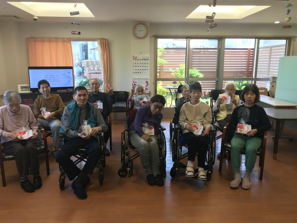 🥞母の日特別イベント – 八王子の特別養護老人ホーム「絹の道」