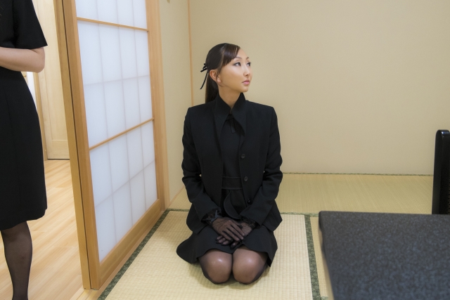 身内のみの家族葬における子どもの服装は？0歳〜大学生まで喪服のマナーについて解説 -札幌周辺の葬式・葬儀社は コープの家族葬 直葬・自宅葬など複数プランをご案内