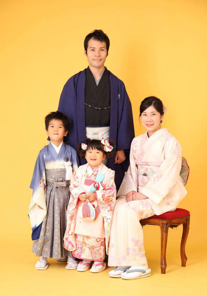 7歳の女の子の七五三記念写真撮影 和装で家族写真 店舗ブログプレシュスタジオ